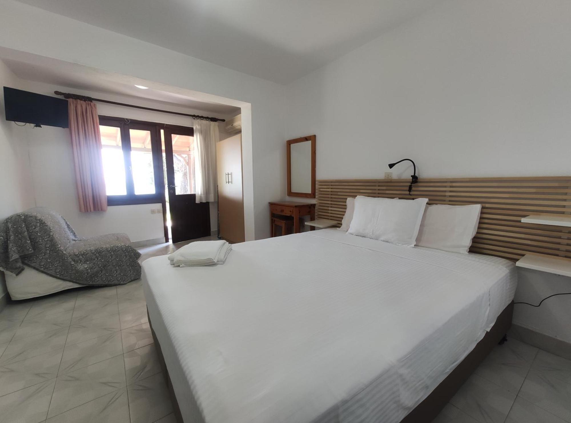 Para Thin Alos Inn نيوس مارماراس المظهر الخارجي الصورة