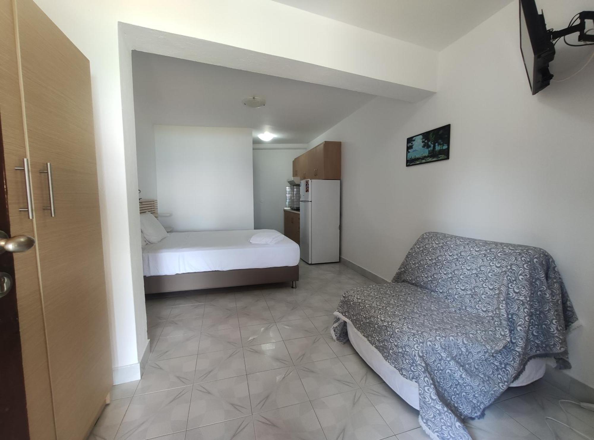 Para Thin Alos Inn نيوس مارماراس المظهر الخارجي الصورة